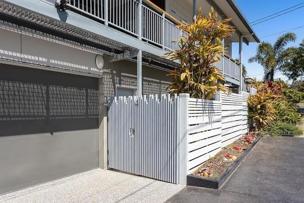 Scarborough Beach Break Holidays - Unit 4 contacts